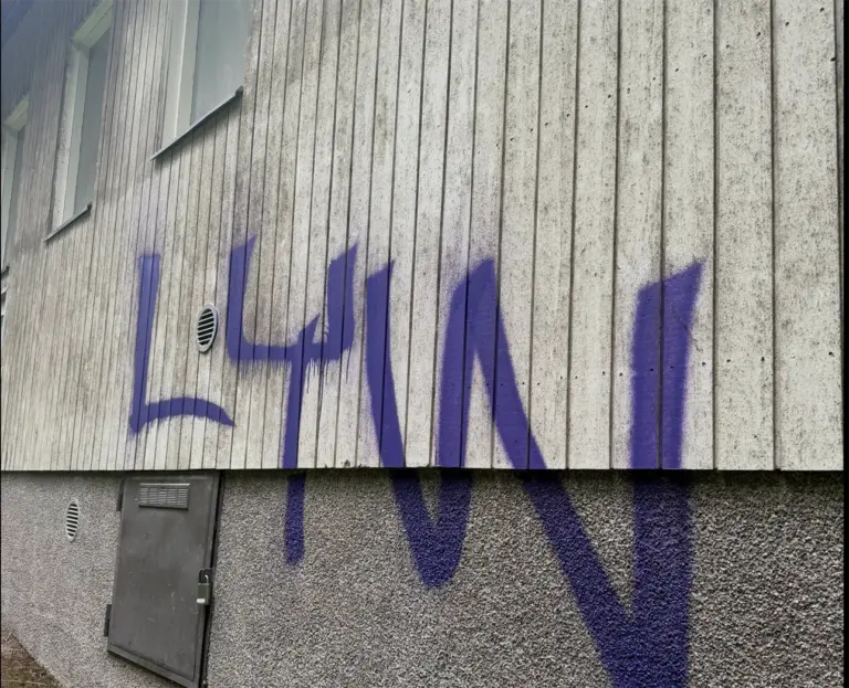 Graffitin poisto eri pinnoilta – betoni, tiili ja rappaus